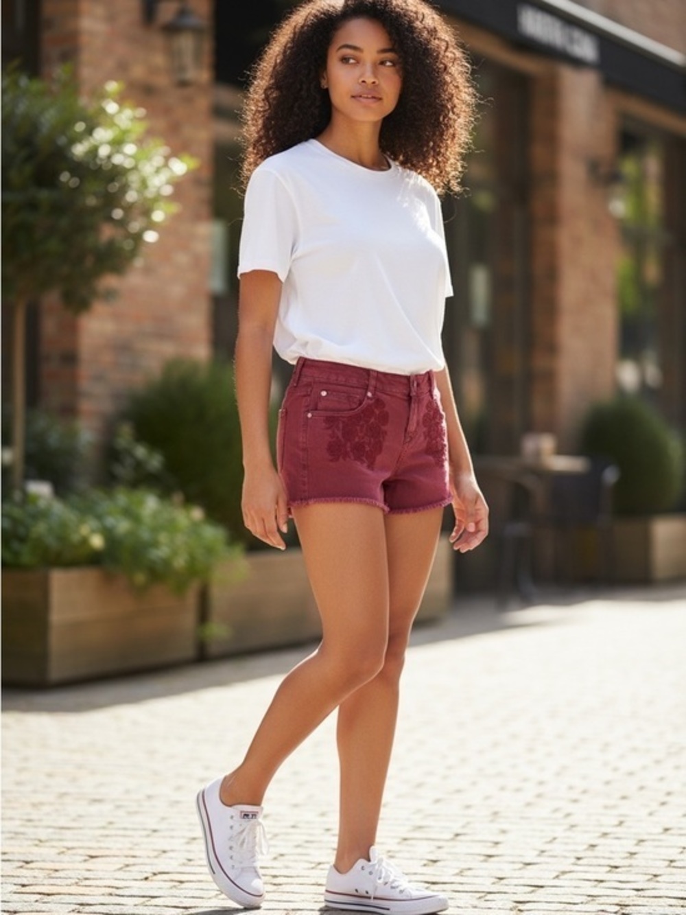 Formula Joven Embroidery Jean Shorts